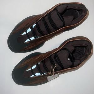 Brand new adidas yeezy 700 v3